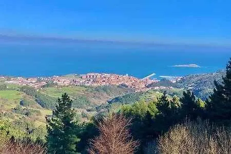 Апартаменты Txiripa Etxea , Piso Centrico En Casco Antiguo. Бермео